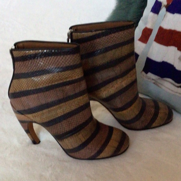 Givenchy Patch.Ayer’s boot, 38.5 - Picture 7 of 16